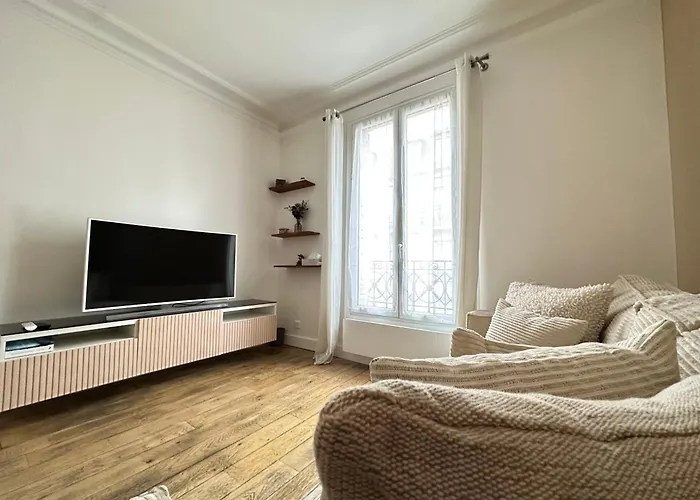 Le Voltaire Apartment - Paris Center